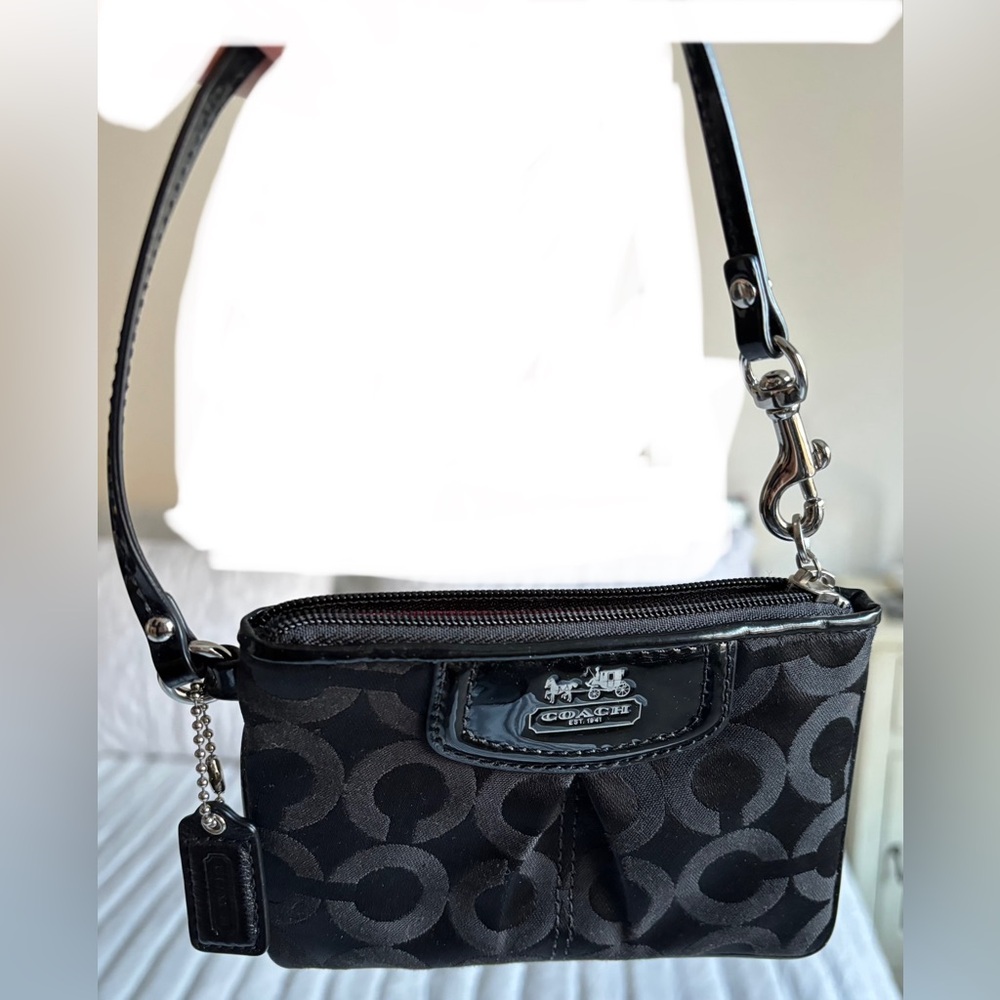 Coach Black Signature Women's Small Zip Wristlet Purse.